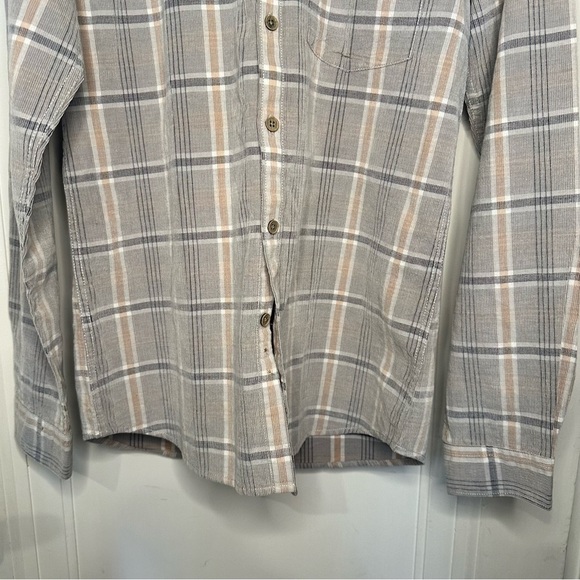Gray Casual Button Down Shirt with Plaid Design - Picture 5 of 12